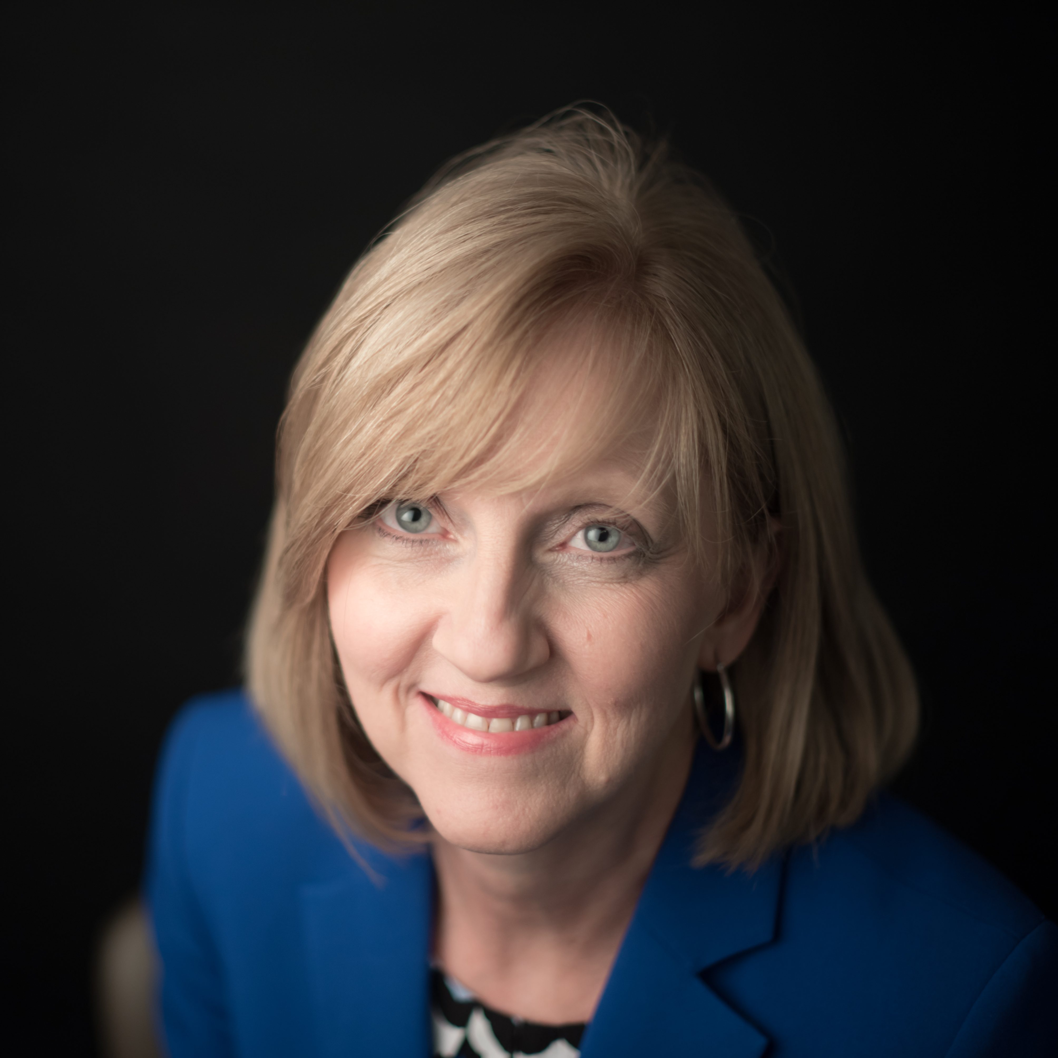 linda cox headshot
